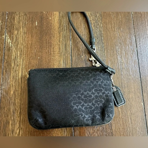 Coach signature logo wrislet - Picture 6 of 9